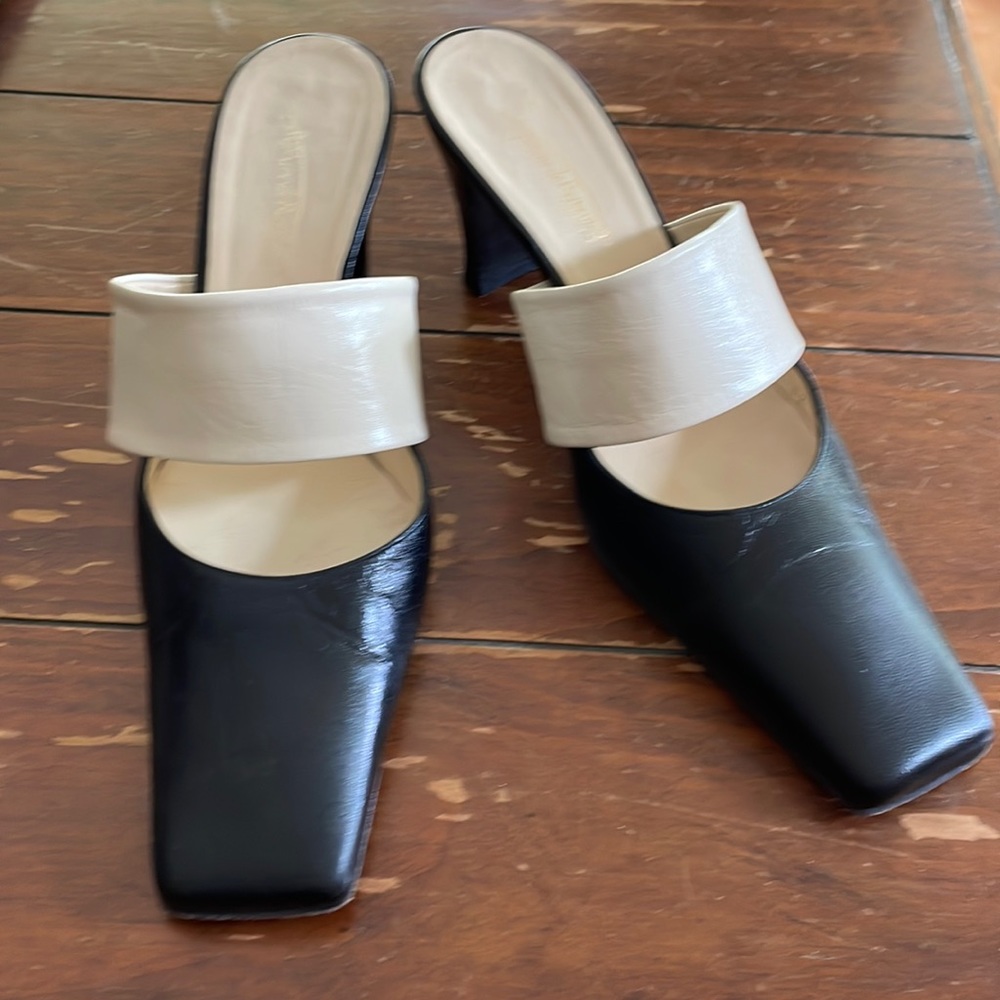 Stephane de Raucourt leather mules (sz 9)